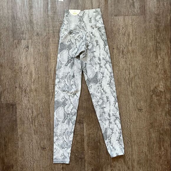 Offline by Aerie NWT 7/8 Real Me Hi-Rise Snakeskin Leggings - XS - Picture 3 of 8
